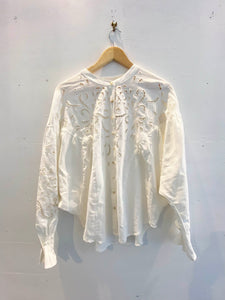 EMBROIDERED BLOUSE.